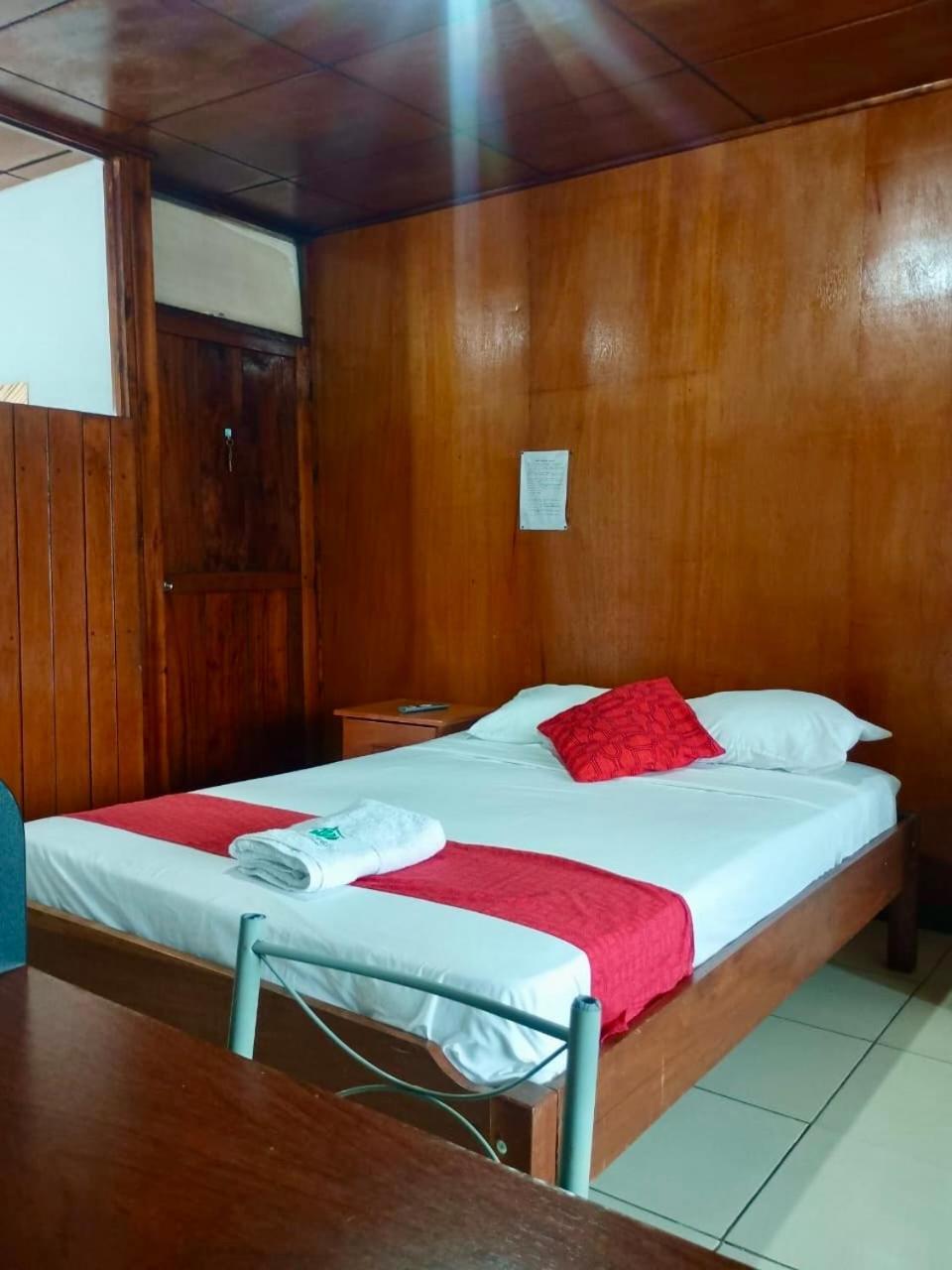 Hospedaje Casa Amazonica Iquitos Esterno foto